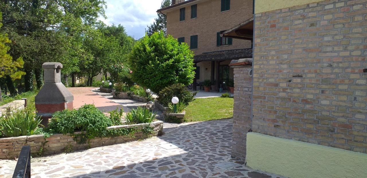 Hotel B&B Resort Fonte La Castellana Sarnano Exterior foto